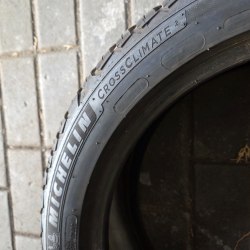 Пара шин 225 45 r17 Michelin Cross climate 2 24-25г. Остаток 6мм