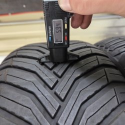 Пара шин 225 45 r17 Michelin Cross climate 2 24-25г. Остаток 6мм
