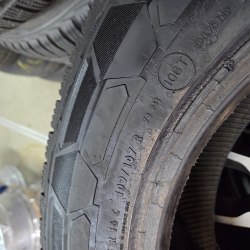 Пара шин 215 65 R16C Continental Van Contact Winter Остаток 7.4мм