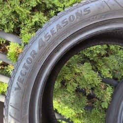Пара шин 235 50 R18 Good Year Vector 4 seasons Gen-2 21г остаток 8мм 97%
