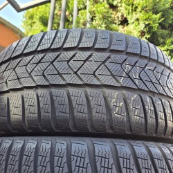 Пара шин 235 40 R19 Pirelli Sottozero 3 23г. Остаток 6-6.6мм