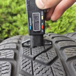 Комплект шин 225 45 R18 Pirelli Sottozero 3 б/г. Остаток 6.1-5.4мм