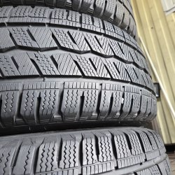 Пара шин 235 65 R16C Hankook Winter icept LV 19г остаток 7.8мм