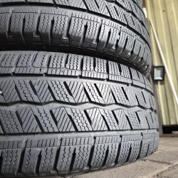 Пара шин 235 65 R16C Hankook Winter icept LV 19г остаток 7.8мм