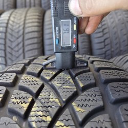 Комплект шин 235 55 R18 Dunlop Sp Winter Sport 3D AO 21г. остаток 95% 7.9- 7.6мм