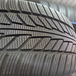 Пара шин 235 35 R20 Hankook ION Icept EV 23г как новая на пупурыхах. Косметика борт