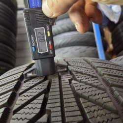 Пара шин 235 35 R20 Hankook ION Icept EV 23г как новая на пупурыхах. Косметика борт