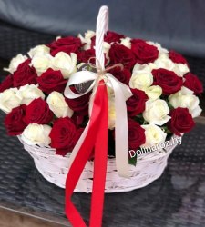 Корзина красное и белое 51 роза