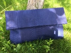 Клатч из натуральной кожи питона темно-синий размер XL