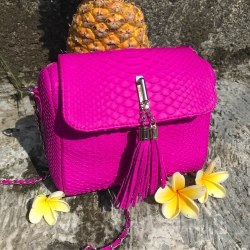 Сумка crossbody из натуральной кожи питона малиновая