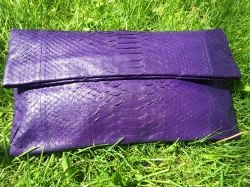 Клатч из натуральной кожи питона фиолетовый размер М