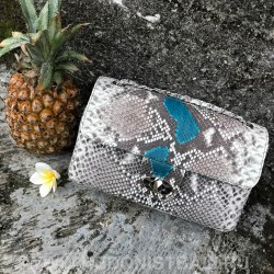 Сумка crossbody из натуральной кожи питона MIDI в натуральном цвете без покраски с бирюзовым