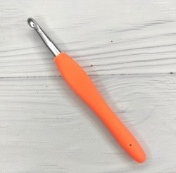 Крючок для вязания с каучуковой ручкой №9