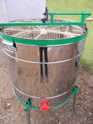 Медогонка 5 рамочная. Хордиального типа.