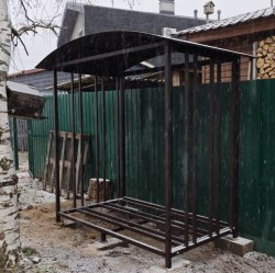 Дровница уличная КУБ 4,4 Д с сеткой (Pionehr)