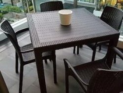 Стол обеденный квадратный FIJI Quatro Table