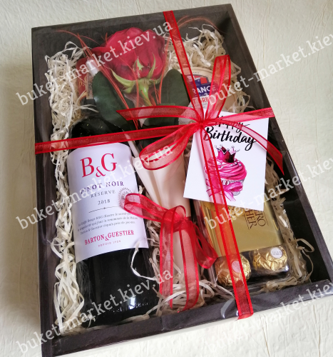 Подарунковий набір для жінки з вином, сиром, цукерками та трояндою №301