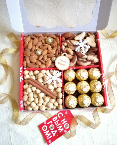 Подарок на Новый Год с орехами и конфетами №556
