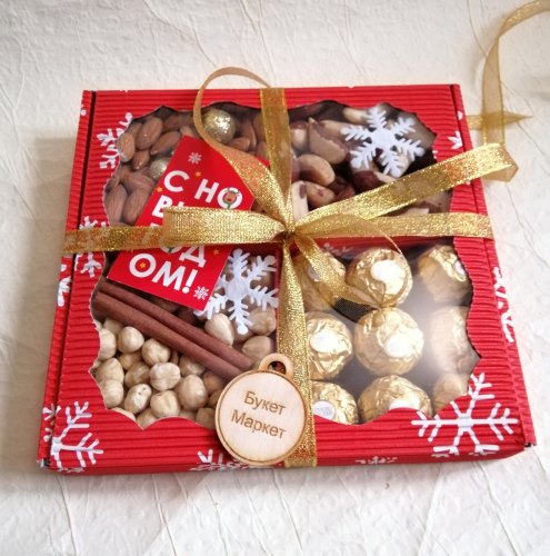 Подарок на Новый Год с орехами и конфетами №556