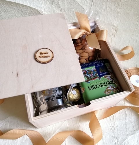Подарунковий набір з чаєм, горіхами та френч-пресом №354