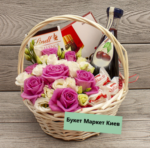 Подарочная корзина с цветами и конфетами - Подарунковий кошик з квітами та цукерками №358