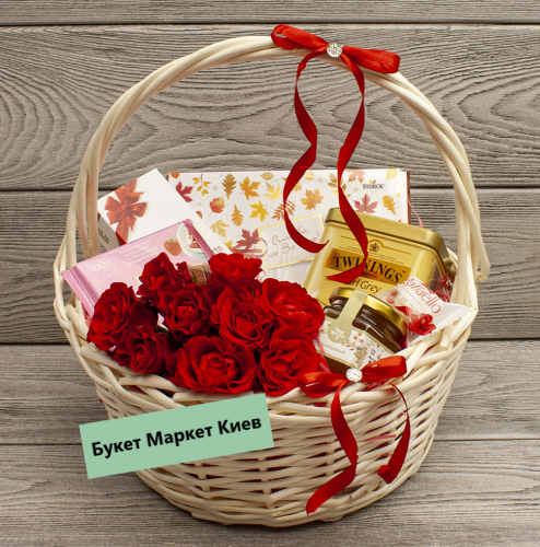 Подарочная корзина с цветами и конфетами - Подарунковий кошик з квітами та цукерками №352