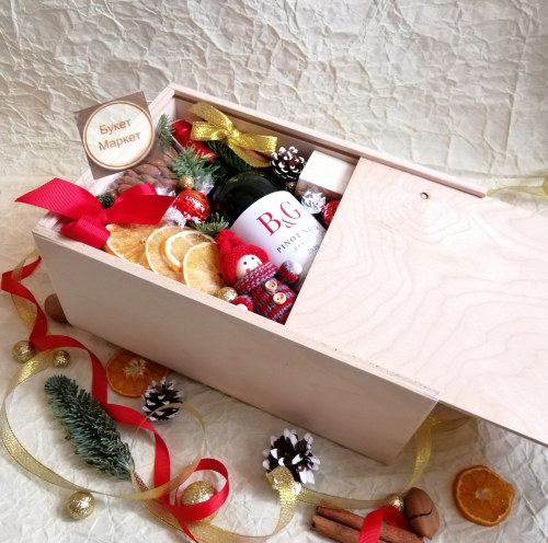 Новорічний набір подарунковий з вином у дерев'яному ящику №643
