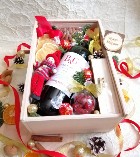 Новорічний набір подарунковий з вином у дерев'яному ящику №643