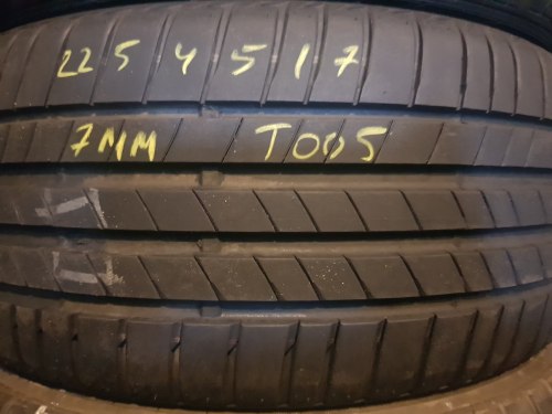 Одна шина 225/45R17 Bridgestone T005