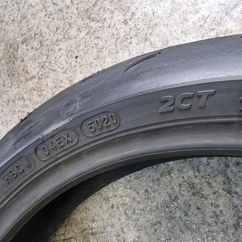 120 70 R17 Michelin Power GP 2ct. 50.20г. Сост. Нов.на фото остатки трека,снимается
