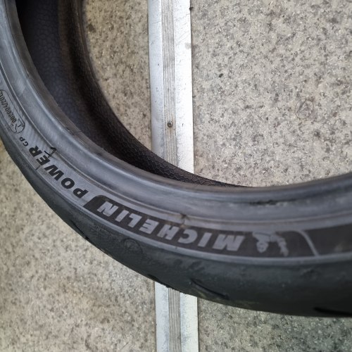 120 70 R17 Michelin Power GP 2ct. 50.20г. Сост. Нов.на фото остатки трека,снимается