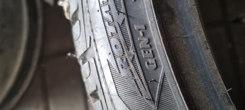 Пара шин 295 35 r21 Goodyear Ultragrip Performance gen1 6-7мм. 48.18г.