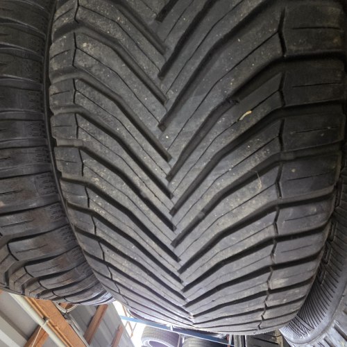 Пара шин 225 50 R18 MICHELIN Cross climate suv 19г. Остаток 90% Пара шин 225 50 R18 MICHELIN Cross climate suv 19г. Остаток 90%