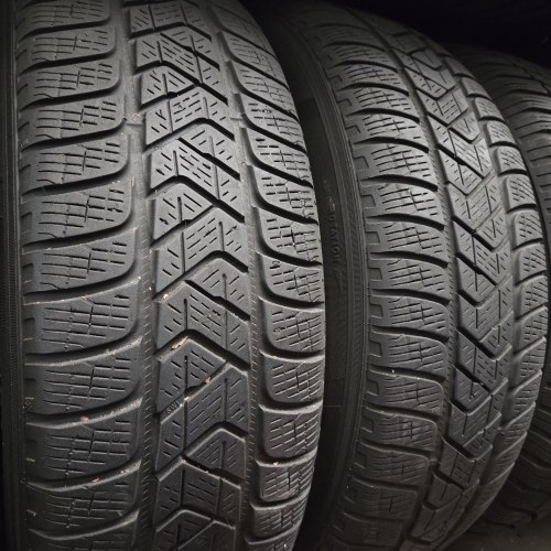 Комплект шин 215 65 R17 Pirelli Scorpion winter 18г. Остаток 70%