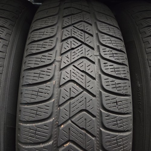 Комплект шин 215 65 R17 Pirelli Scorpion winter 18г. Остаток 70%