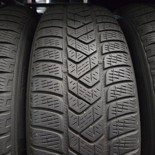 Комплект шин 215 65 R17 Pirelli Scorpion winter 18г. Остаток 70%