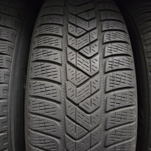 Комплект шин 215 65 R17 Pirelli Scorpion winter 18г. Остаток 70%