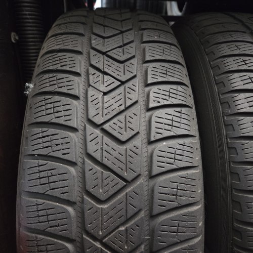 Комплект шин 215 65 R17 Pirelli Scorpion winter 18г. Остаток 70%
