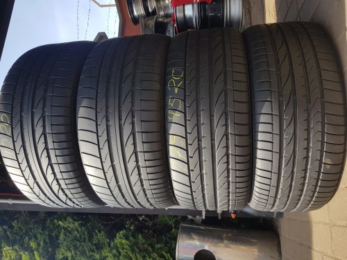 Комплект шин 305 40 R20 Bridgestone Dueler H/P sport порше. Х5, х6.NO зад 19г. перед 18г.остаток 90%