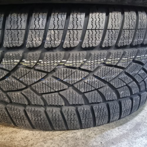 Комплект шин 265 45 r18 Dunlop Sp Winter Sport 3D(NO) 100%остаток 17г. Можно ставить на Vw Tiguan,и BMWx3