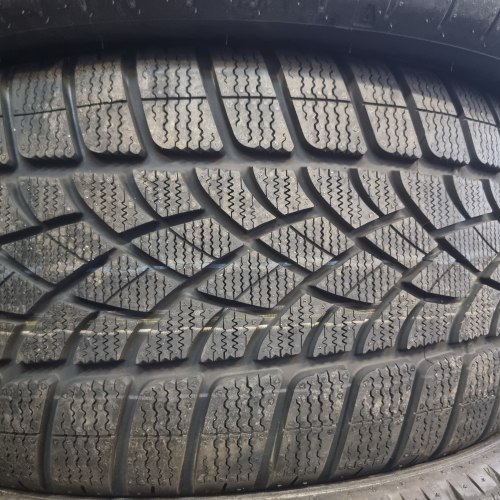 Комплект шин 265 45 r18 Dunlop Sp Winter Sport 3D(NO) 100%остаток 17г. Можно ставить на Vw Tiguan,и BMWx3