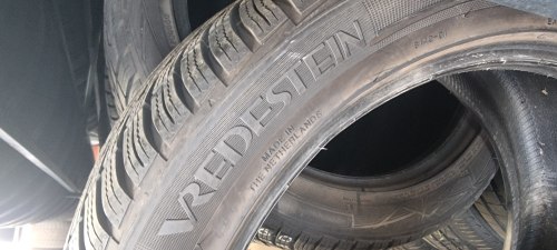 Комплект шин 235 45 r18 Vredestein WintracPro 85% остаток 6.5мм 7мм 21г.-23г