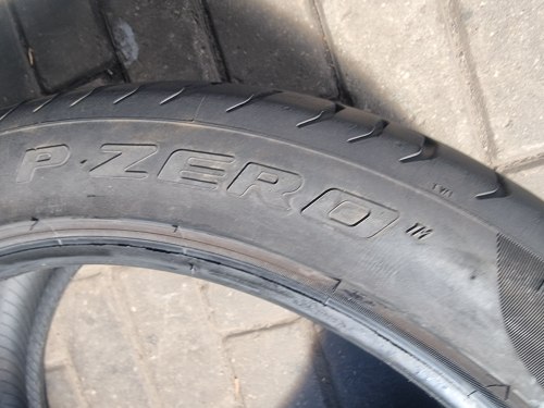 Комплект шин 235 45 R20 Pirelli P zero MO 20-21-22г. Остаток 95% 7mm