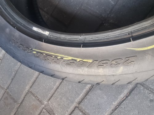 Комплект шин 235 45 R20 Pirelli P zero MO 20-21-22г. Остаток 95% 7mm