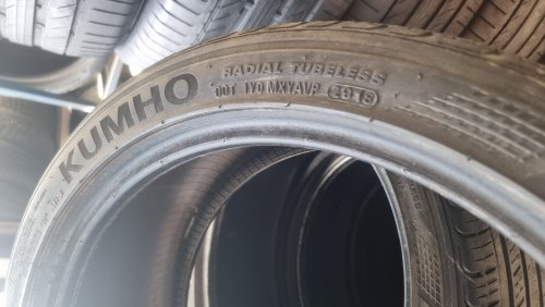 Пара шин 225 40 R18 Kumho Majesty solus m+s 4-4.5мм отдадим 3шт.