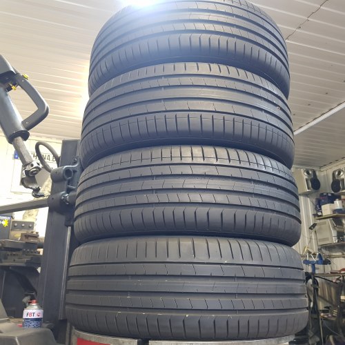 Комплект шин 225 50 r18 Pirelli Pzero pz4. bmw 99w 90%остаток