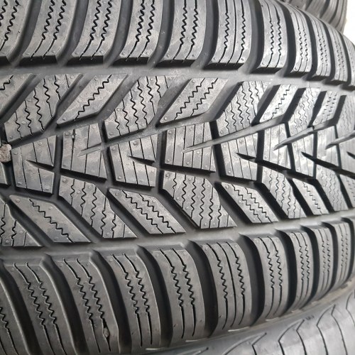 Комплект шин 255 50R19 Hankook Winter i cept evo 3x 23г. Остаток 99% перед 235 55R19