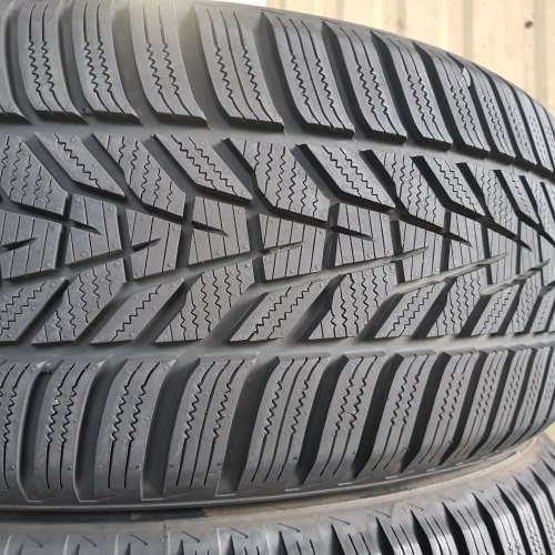Комплект шин 235 55 R19 Hankook Winter i cept evo 3x 23г. Остаток 99% зад 255 50 R19