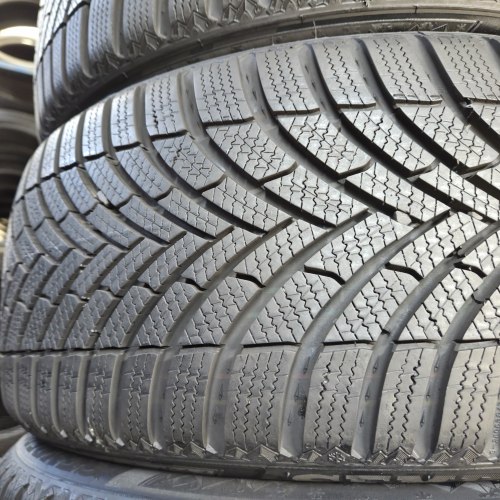 Комплект шин 225 40 R18 Semperit Speed-grip 5 22г. Остаток 95%