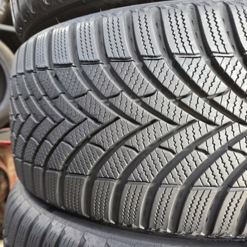 Комплект шин 225 40 R18 Semperit Speed-grip 5 22г. Остаток 95%